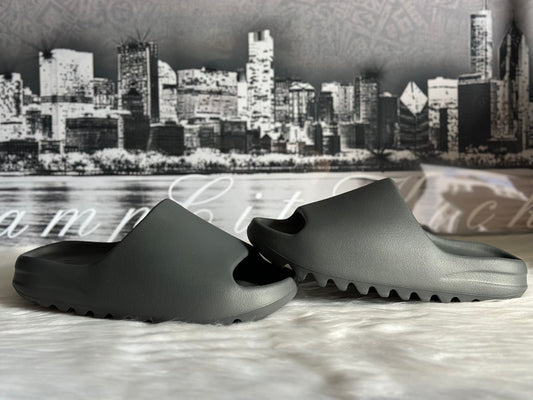 YEEZY SLIDE SLATE GREY ID3250