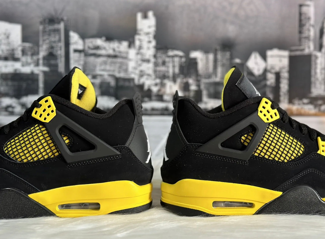 AIR JORDAN RETRO 4 THUNDER DH6927-017