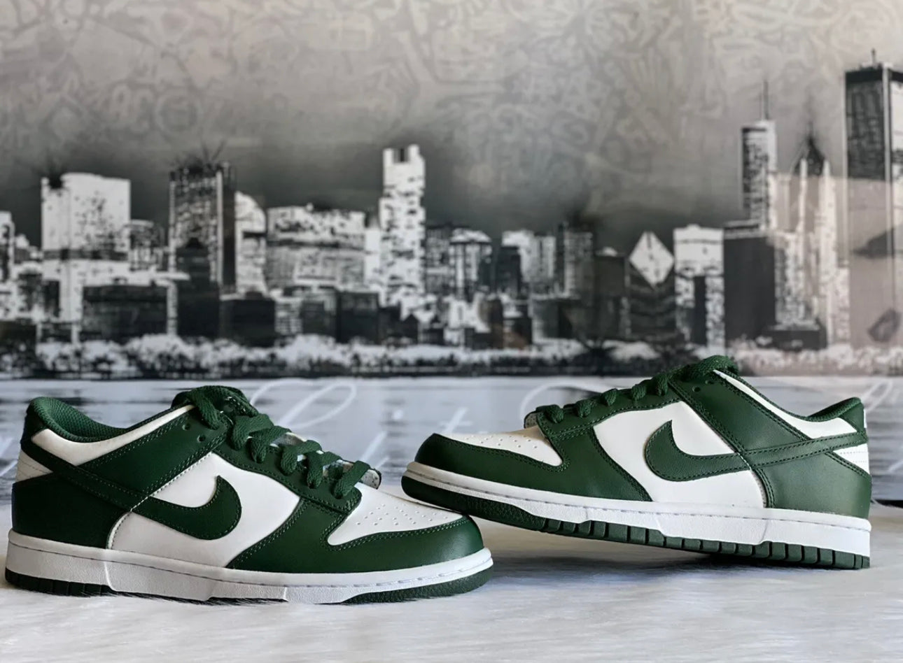 NIKE DUNK LOW MICHIGAN STATE CW1590-102