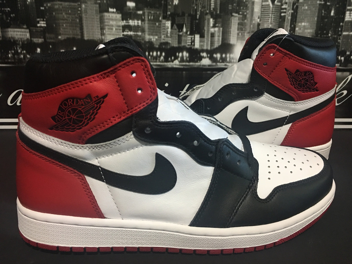 Jordan Retro 1 OG High "Black Toe"