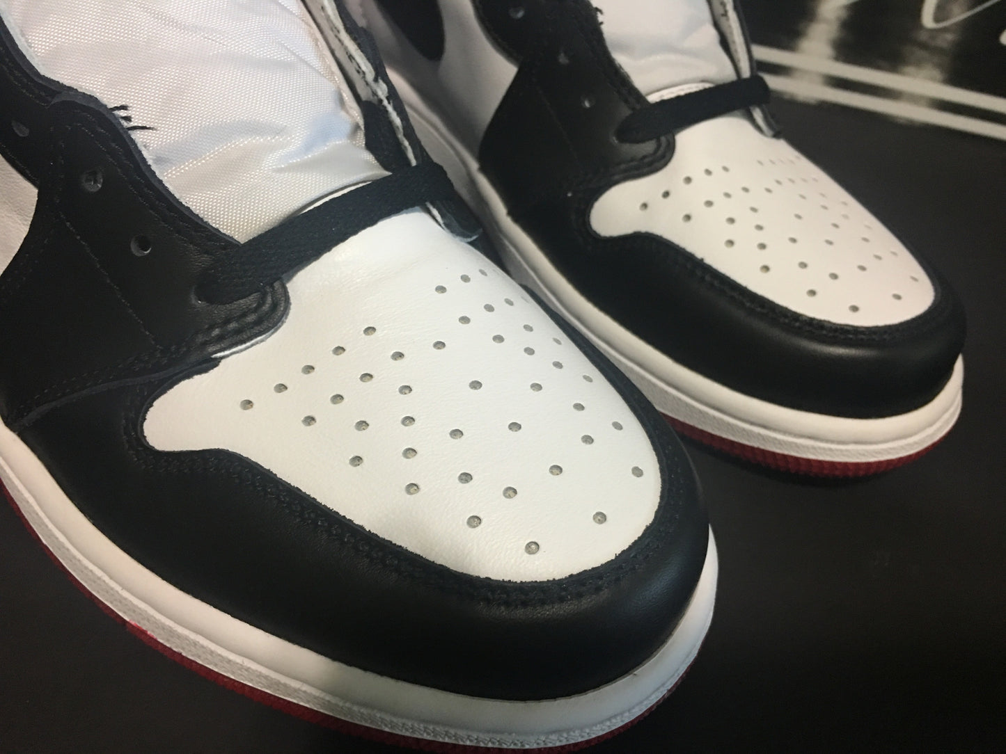 Jordan Retro 1 OG High "Black Toe"