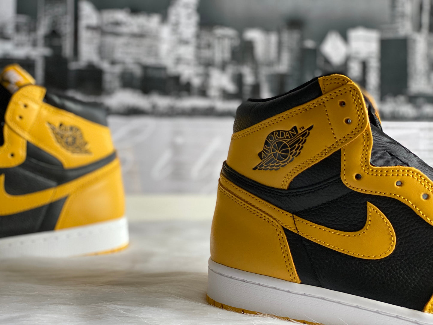 NIKE AIR JORDAN RETRO 1 OG HIGH POLLEN 555088-701