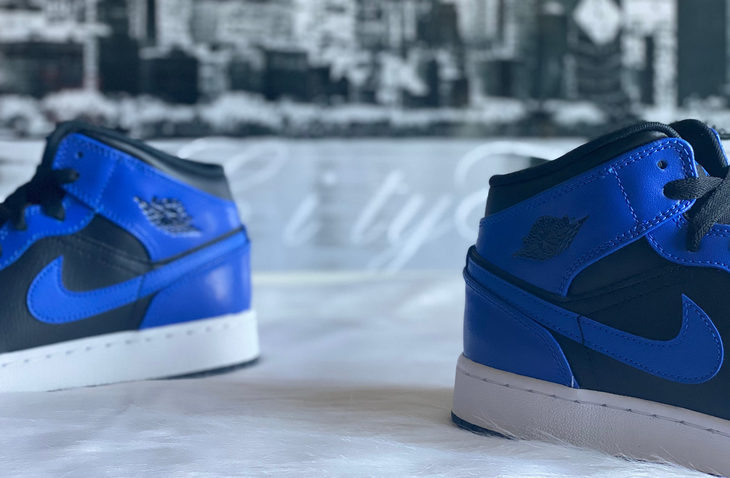 AIR JORDAN 1 MID GS HYPER ROYAL 554725-077